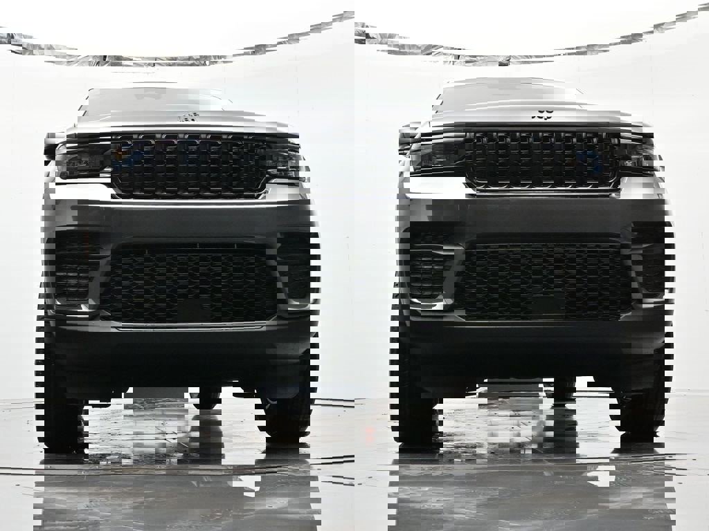 New 2025 Jeep Grand Cherokee Altitude image 38