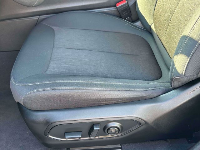 Used 2023 Jeep Grand Cherokee Laredo w/ Luxury Tech Group I AWD/4WD image 9