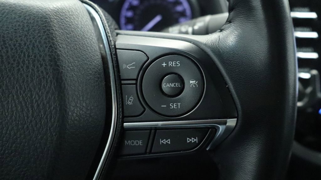 Used 2020 Toyota Camry XLE FWD image 33