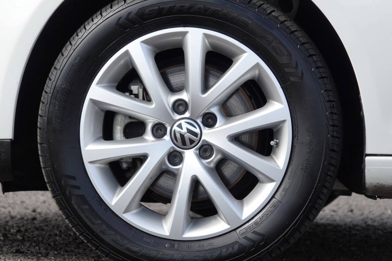 Used 2010 Volkswagen Jetta Limited Edition FWD image 52