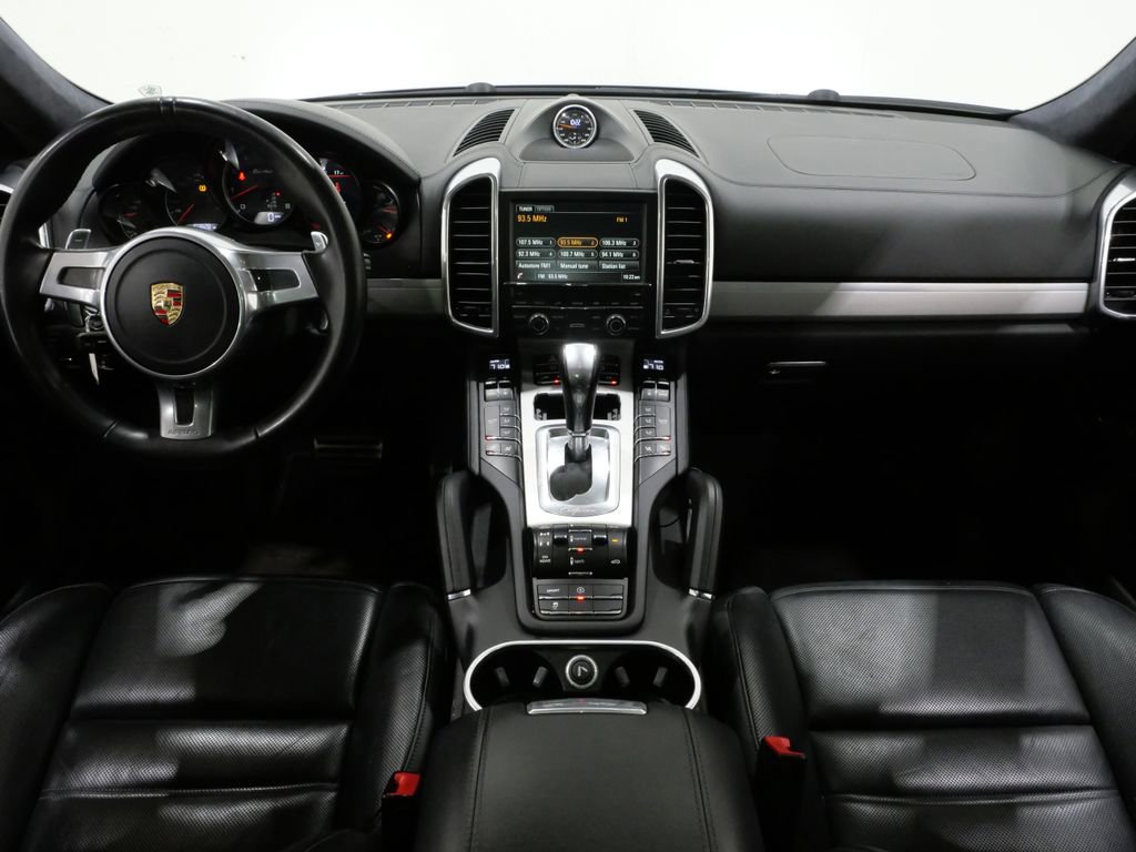Used 2014 Porsche Cayenne Turbo image 11