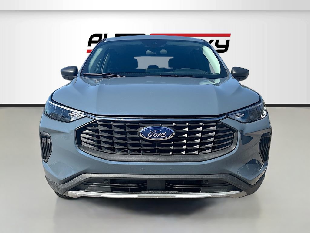 Used 2025 Ford Escape Active AWD/4WD image 2