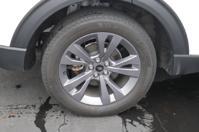 Used 2023 Ford Explorer XLT w/ Equipment Group 202A AWD/4WD image 13