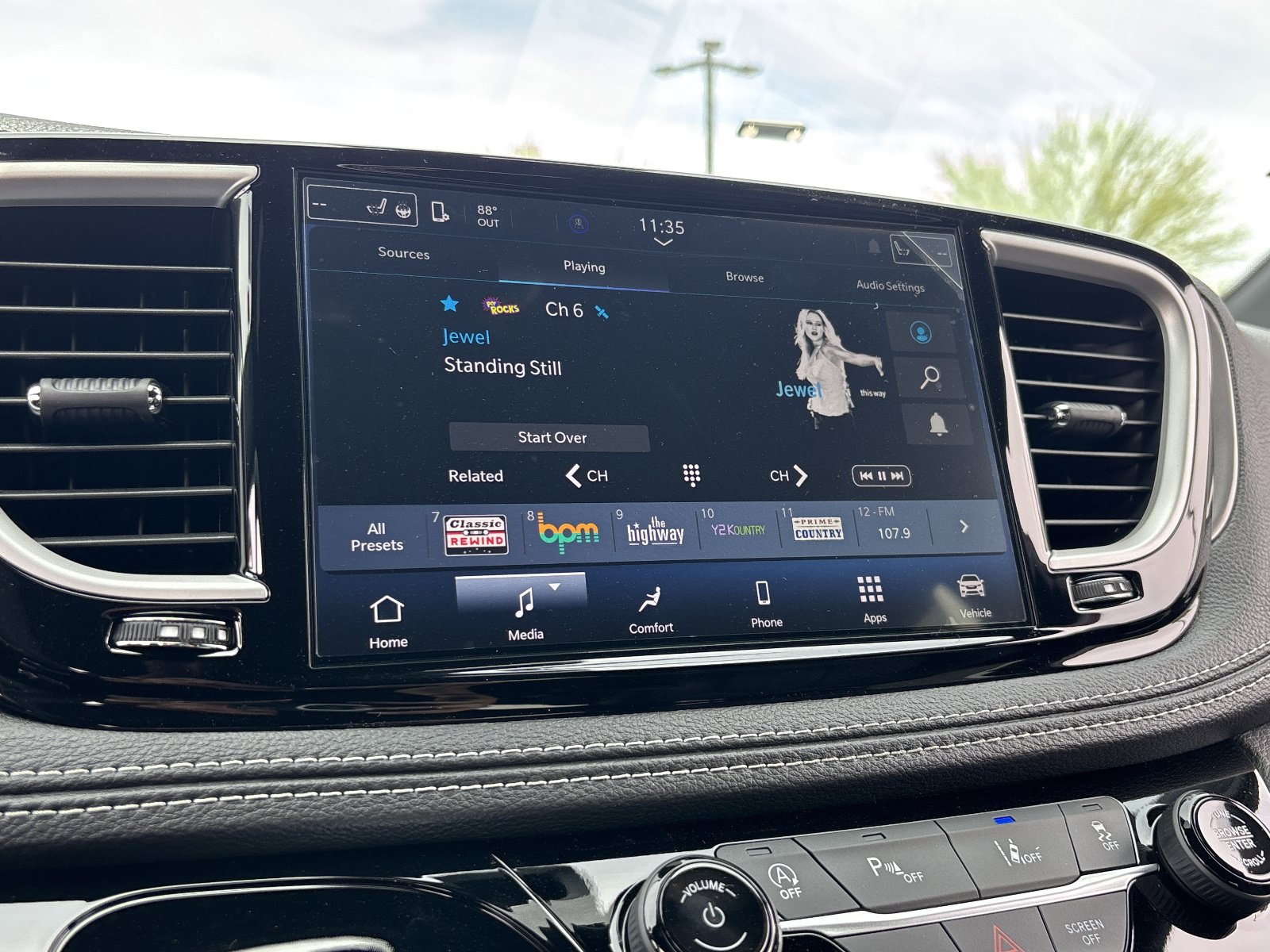 New 2026 Chrysler Pacifica Select w/ S Appearance Package FWD image 20