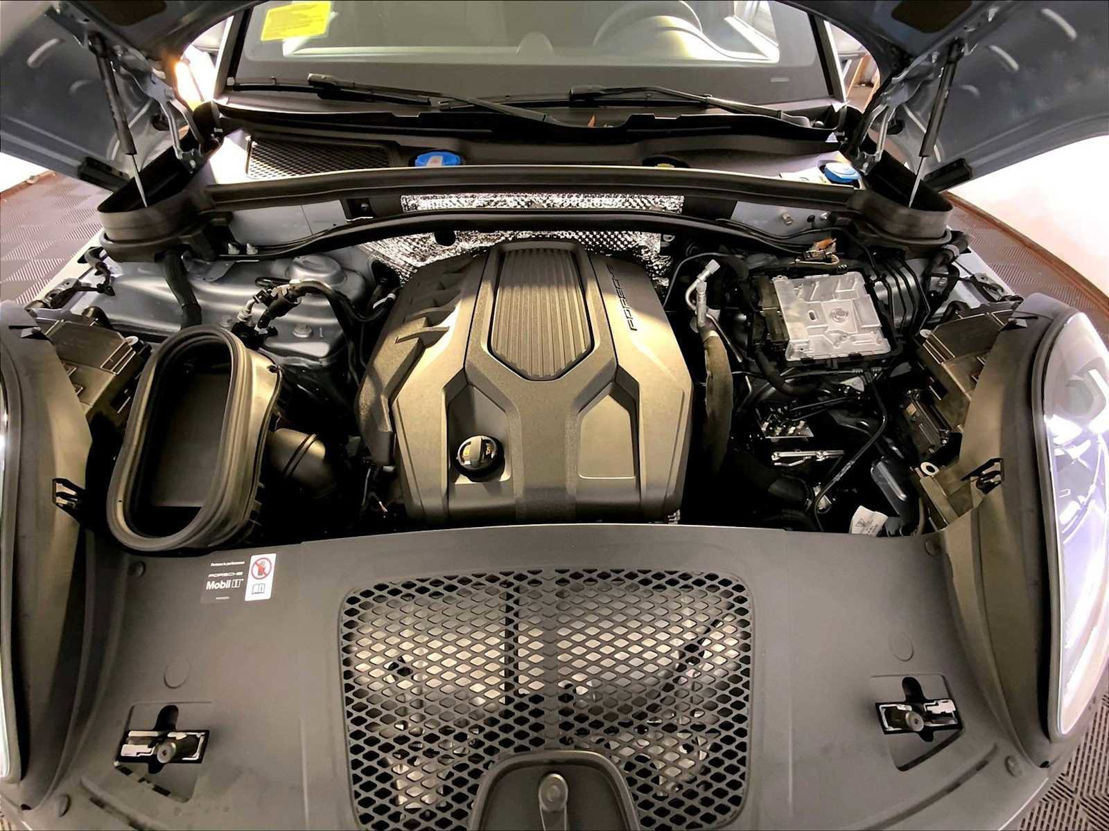 New 2026 Porsche Macan AWD/4WD image 21