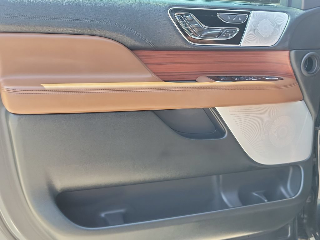 Certified 2024 Lincoln Navigator Reserve AWD/4WD image 16