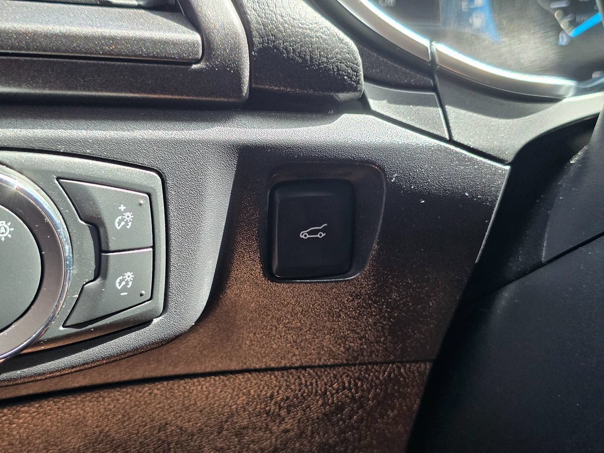 Used 2017 Ford Fusion Energi Titanium FWD image 50