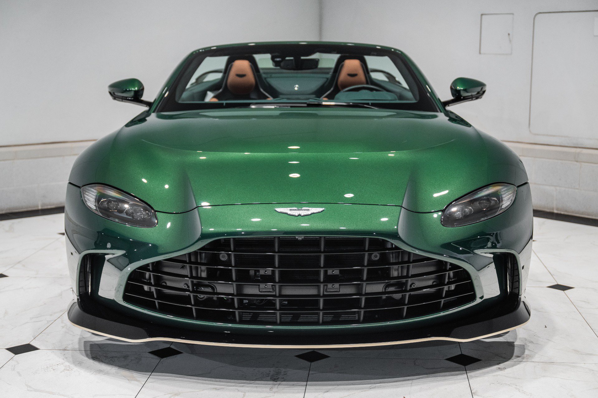 Used 2023 Aston Martin V12 Vantage Roadster RWD image 7