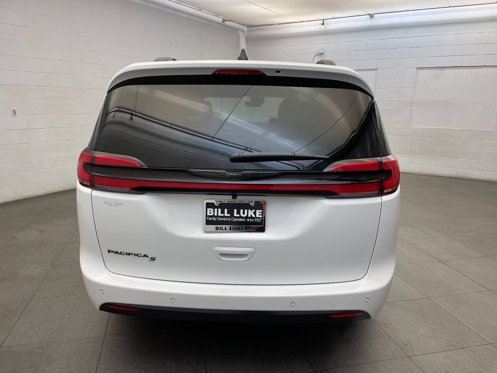 New 2026 Chrysler Pacifica Select FWD image 4