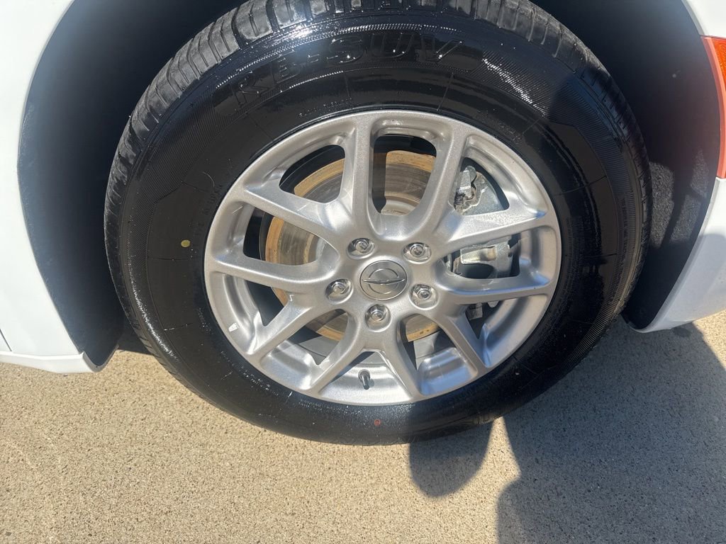 Used 2024 Chrysler Pacifica Touring-L image 3