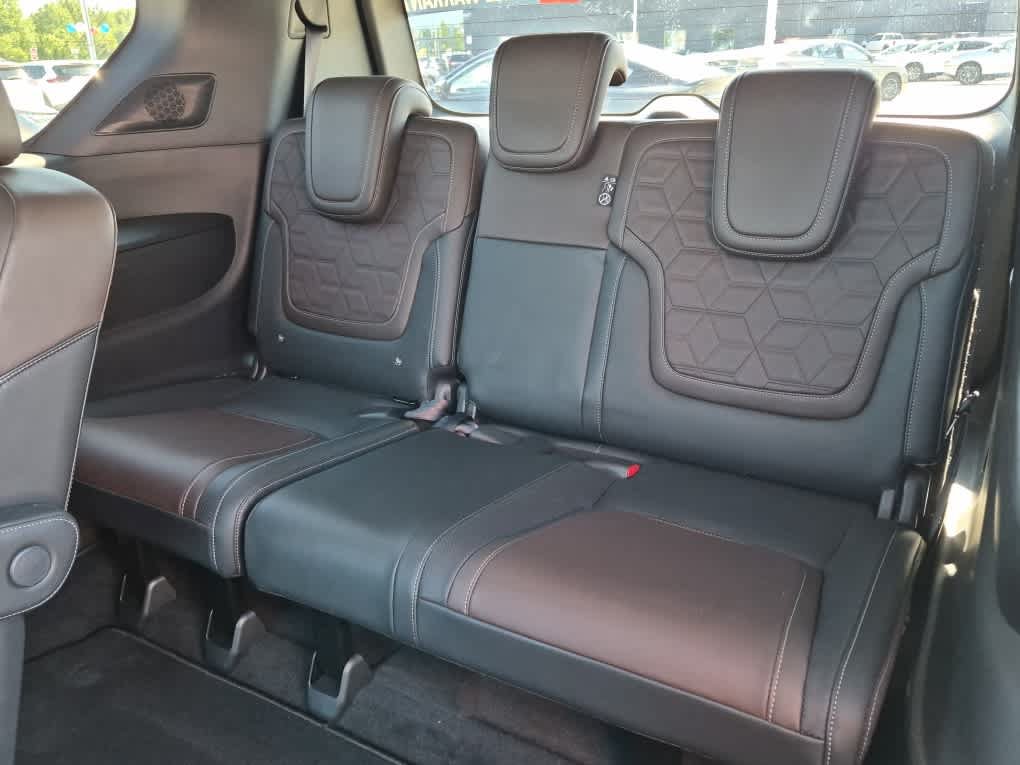 Used 2025 Nissan Armada Platinum Reserve AWD/4WD image 7