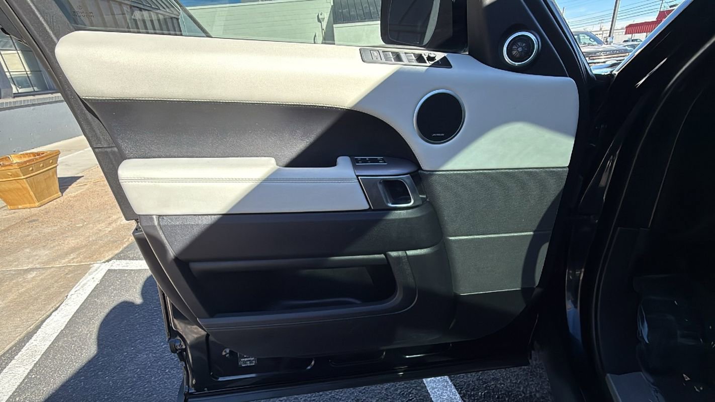 Used 2016 Land Rover Range Rover Sport HSE image 9