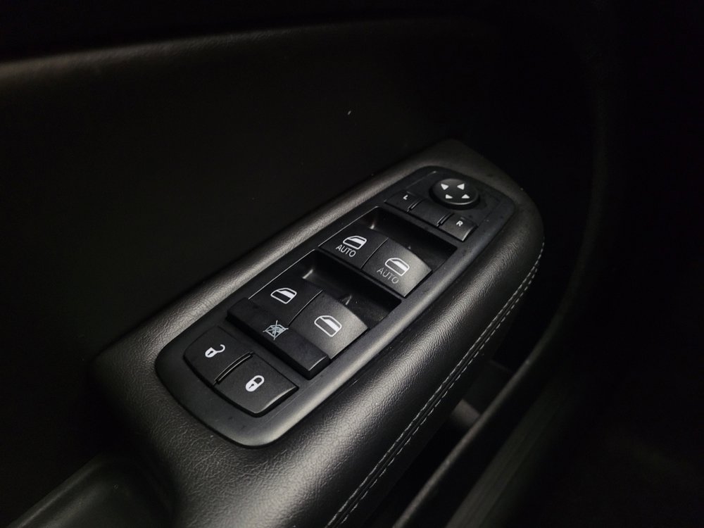 Used 2015 Chrysler 200 S w/ Navigation & Sound Group I image 27