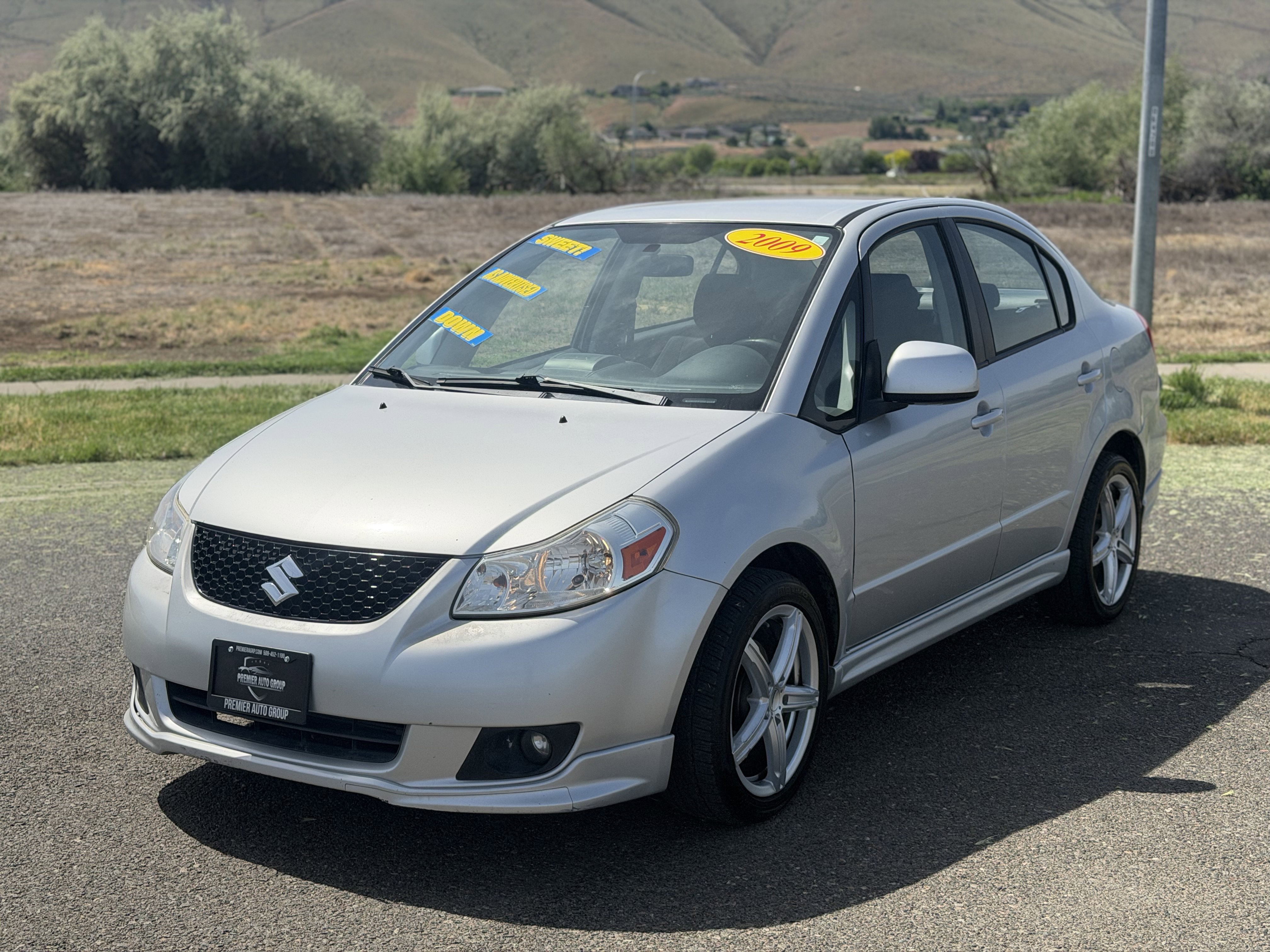 Used 2009 Suzuki SX4 Sport FWD image 2