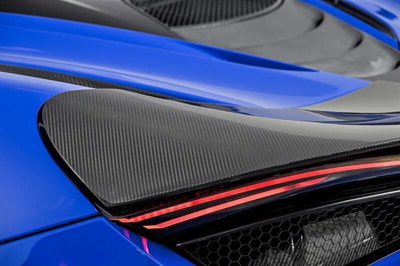 Used 2018 McLaren 720S RWD image 13