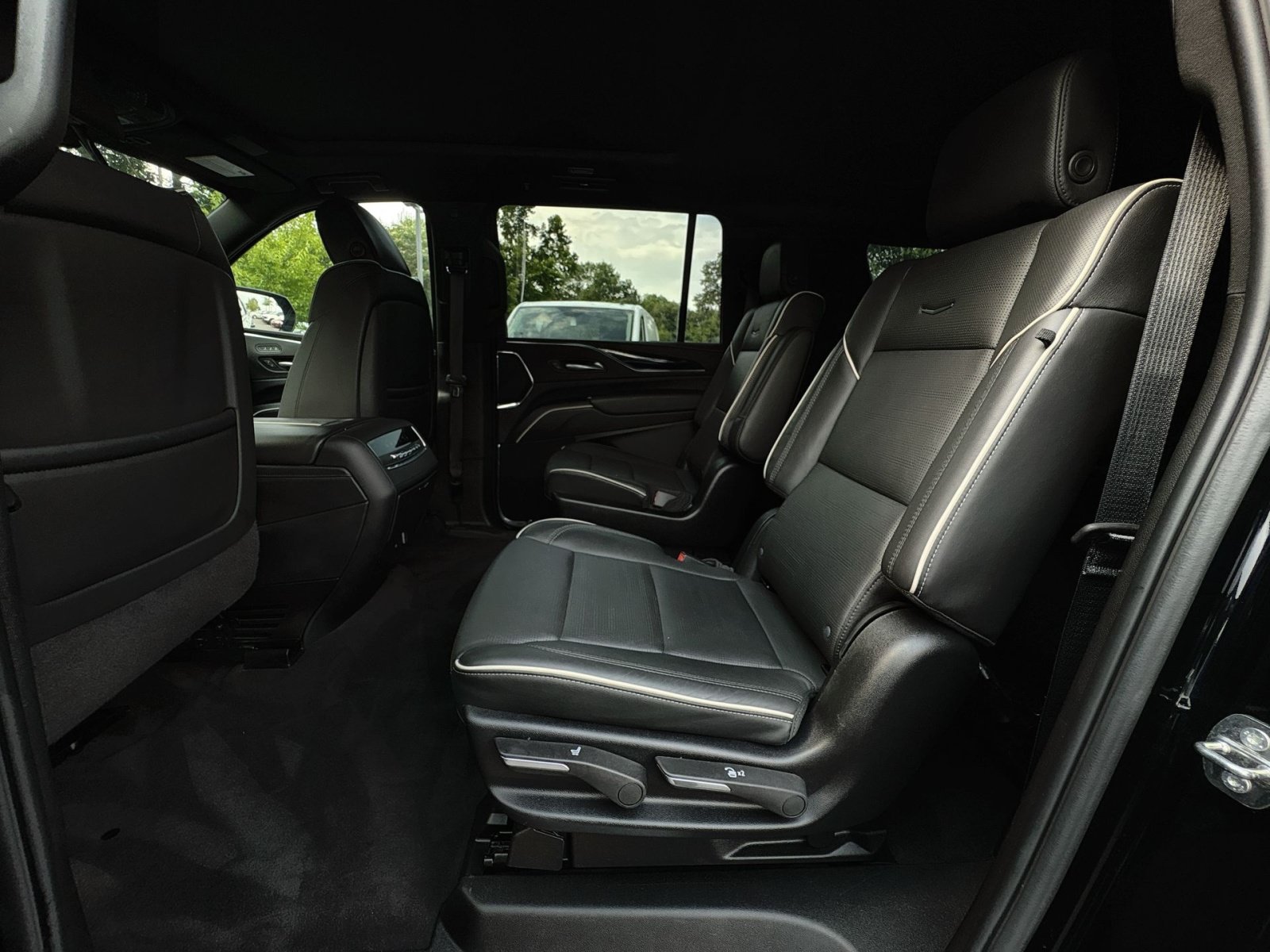 Used 2024 Cadillac Escalade ESV Sport RWD image 25