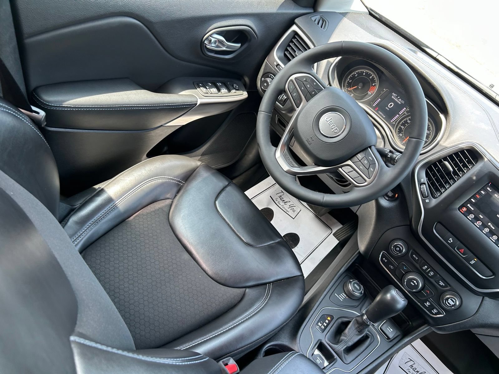 Used 2021 Jeep Cherokee Latitude Plus AWD/4WD image 27