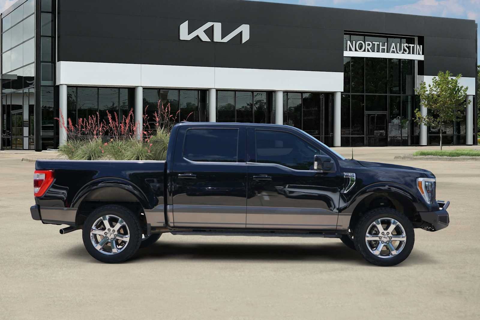 Used 2022 Ford F150 Lariat w/ Equipment Group 502A High AWD/4WD image 6
