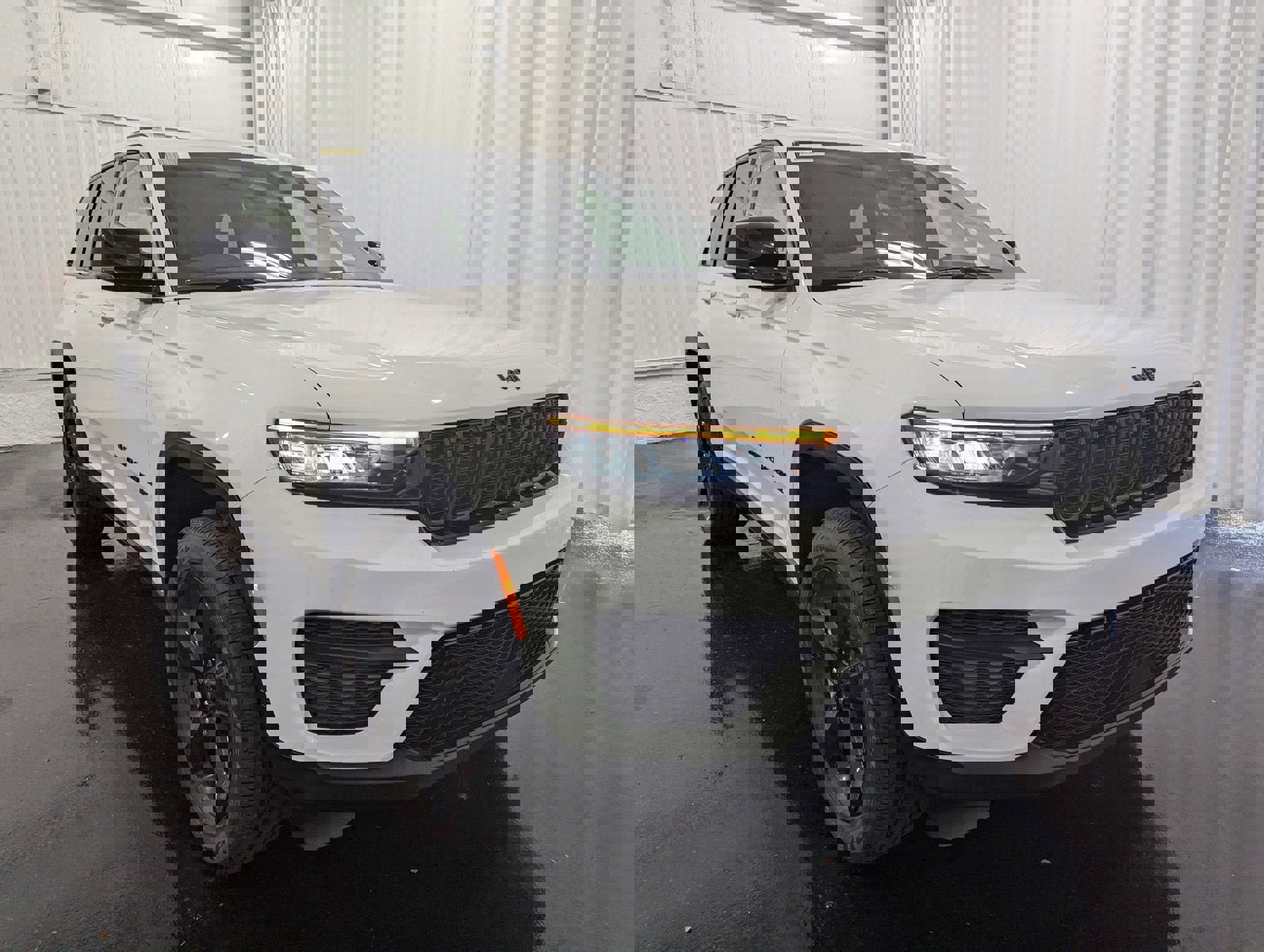 New 2024 Jeep Grand Cherokee Altitude image 4