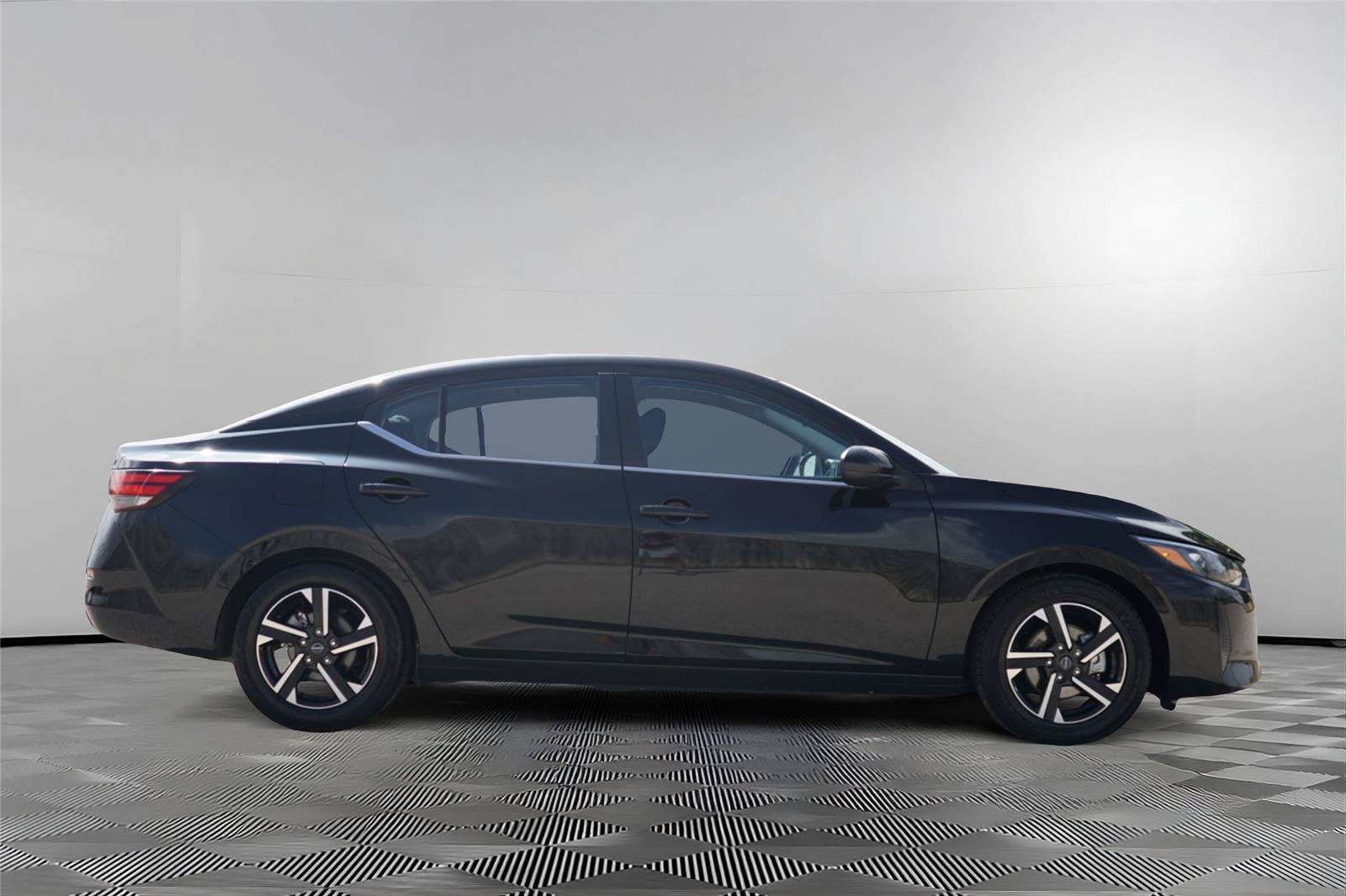 Used 2024 Nissan Sentra SV FWD image 4