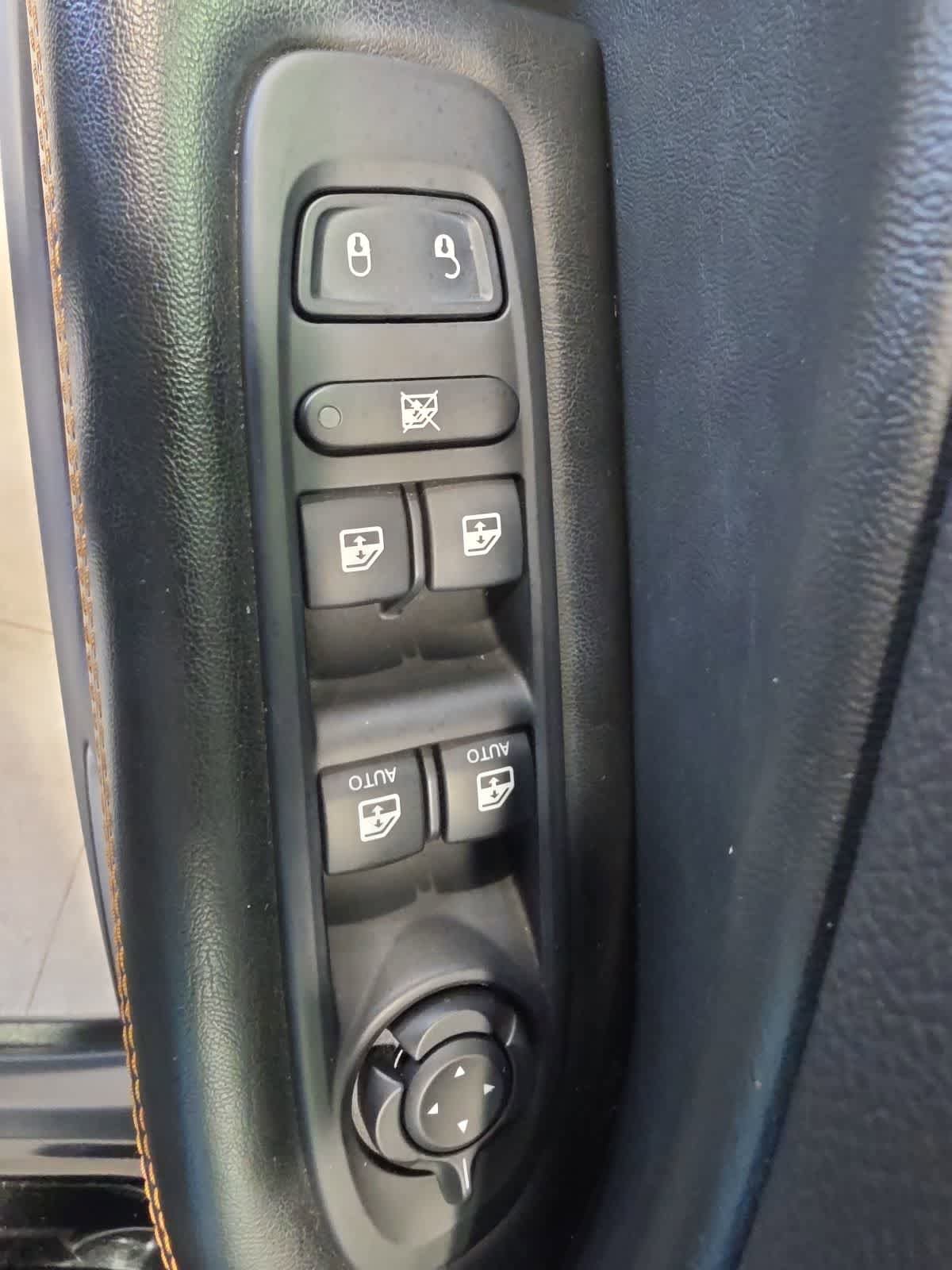 Used 2018 Jeep Compass Limited AWD/4WD image 17