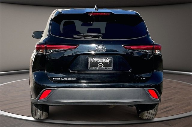 Used 2023 Toyota Highlander LE image 4