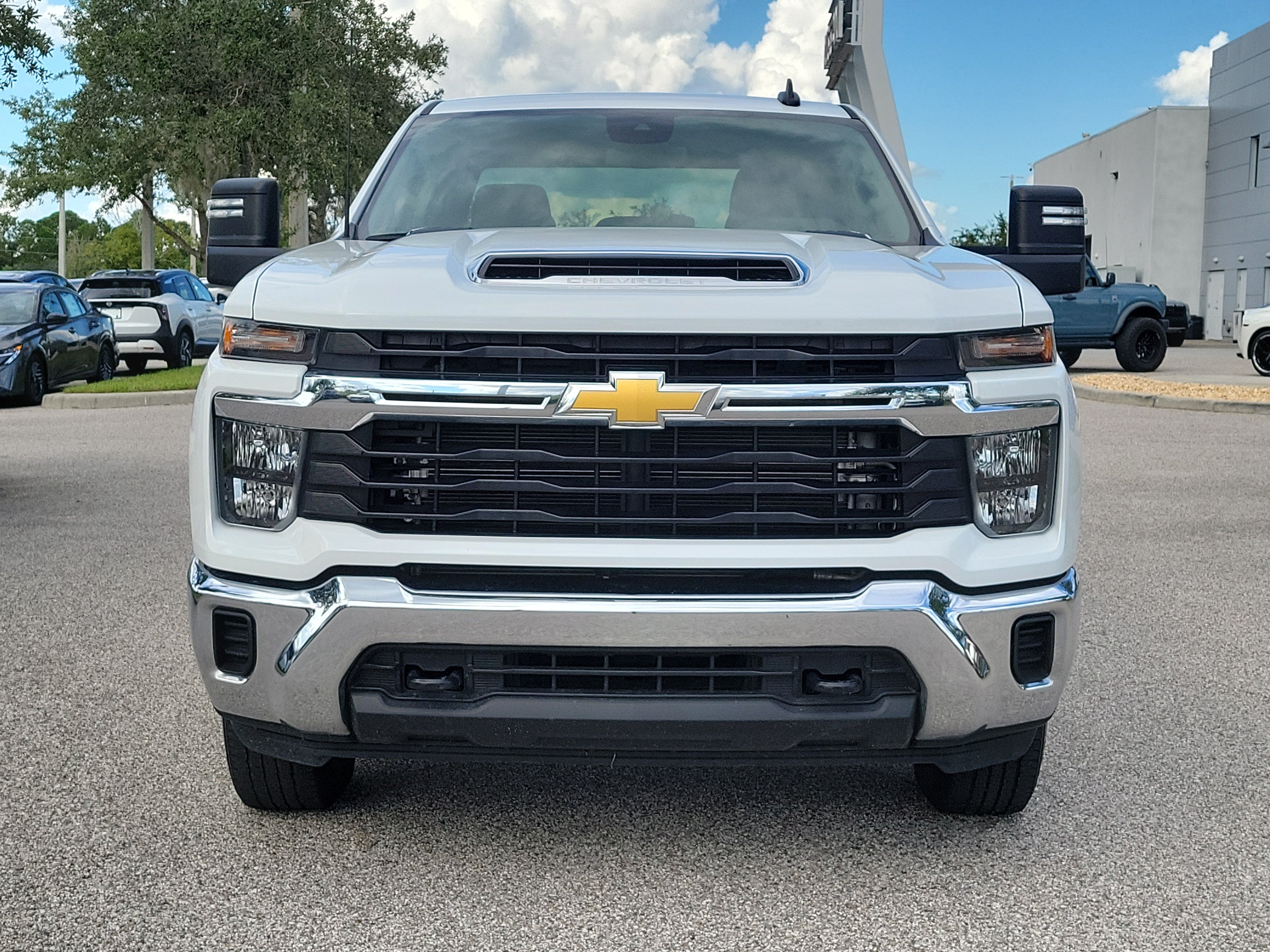 Used 2026 Chevrolet Silverado 2500 LT AWD/4WD image 2