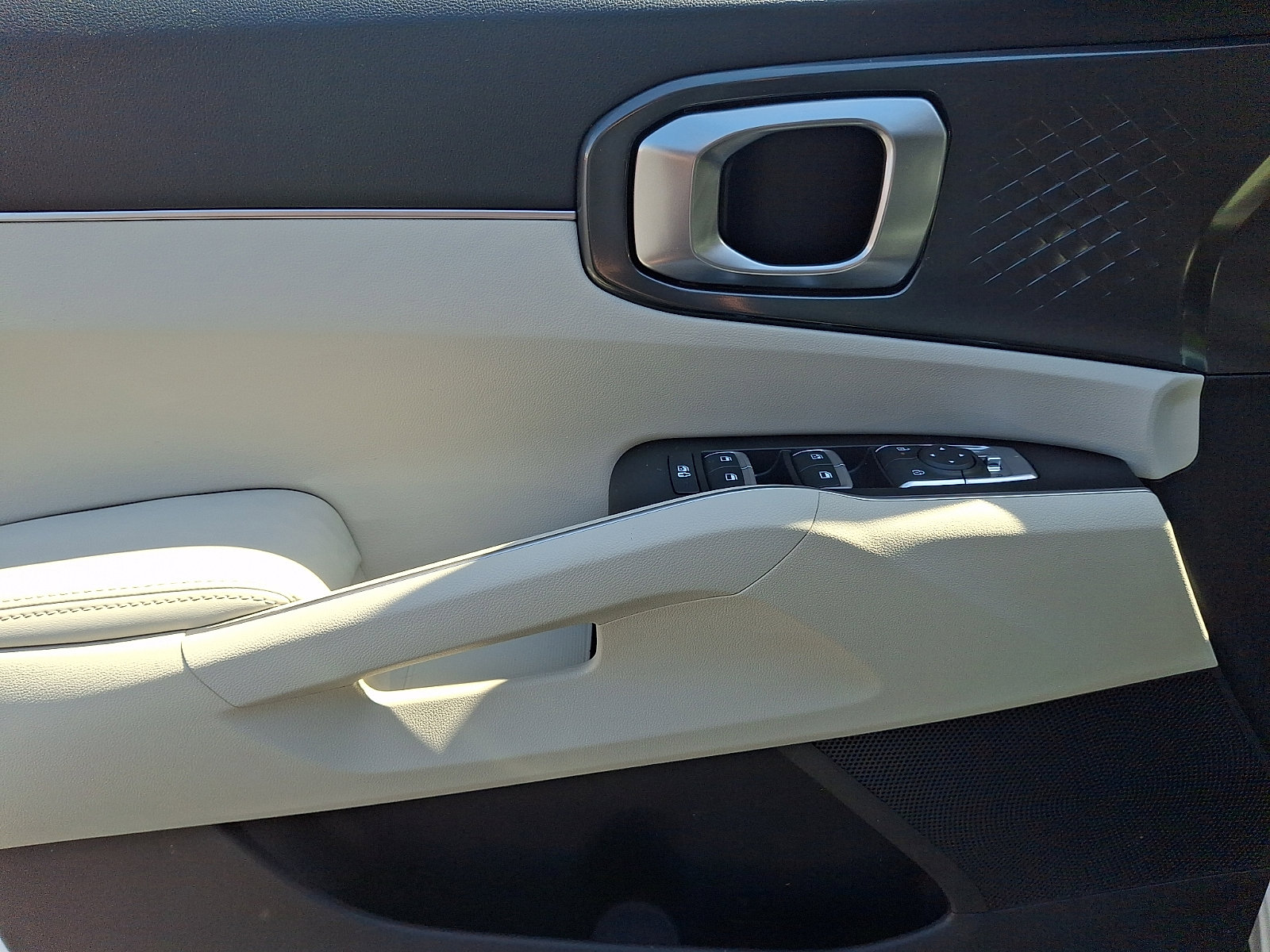 Certified 2025 Kia Sorento S AWD/4WD image 11