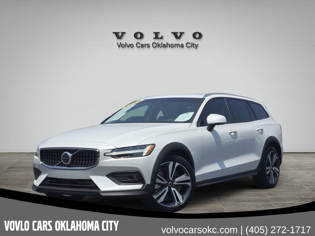 Certified 2026 Volvo V60 B5 Cross Country Plus w/ Climate Package AWD/4WD image 1