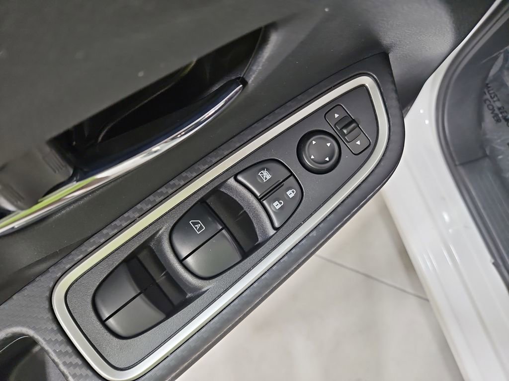 Used 2024 Nissan Versa SR w/ Trunk Package image 12