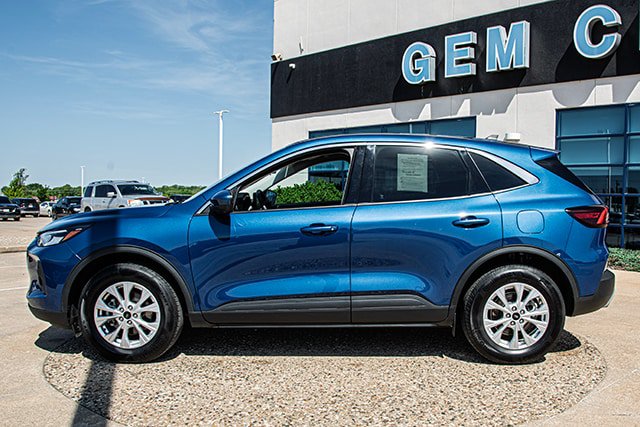 Used 2023 Ford Escape Active w/ Tech Pack #2 AWD/4WD image 2