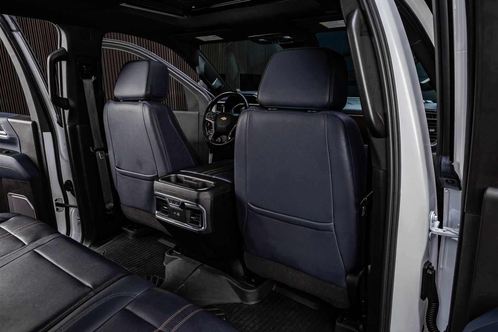 Used 2024 Chevrolet Silverado 2500 High Country w/ High Country Premium Package AWD/4WD image 33