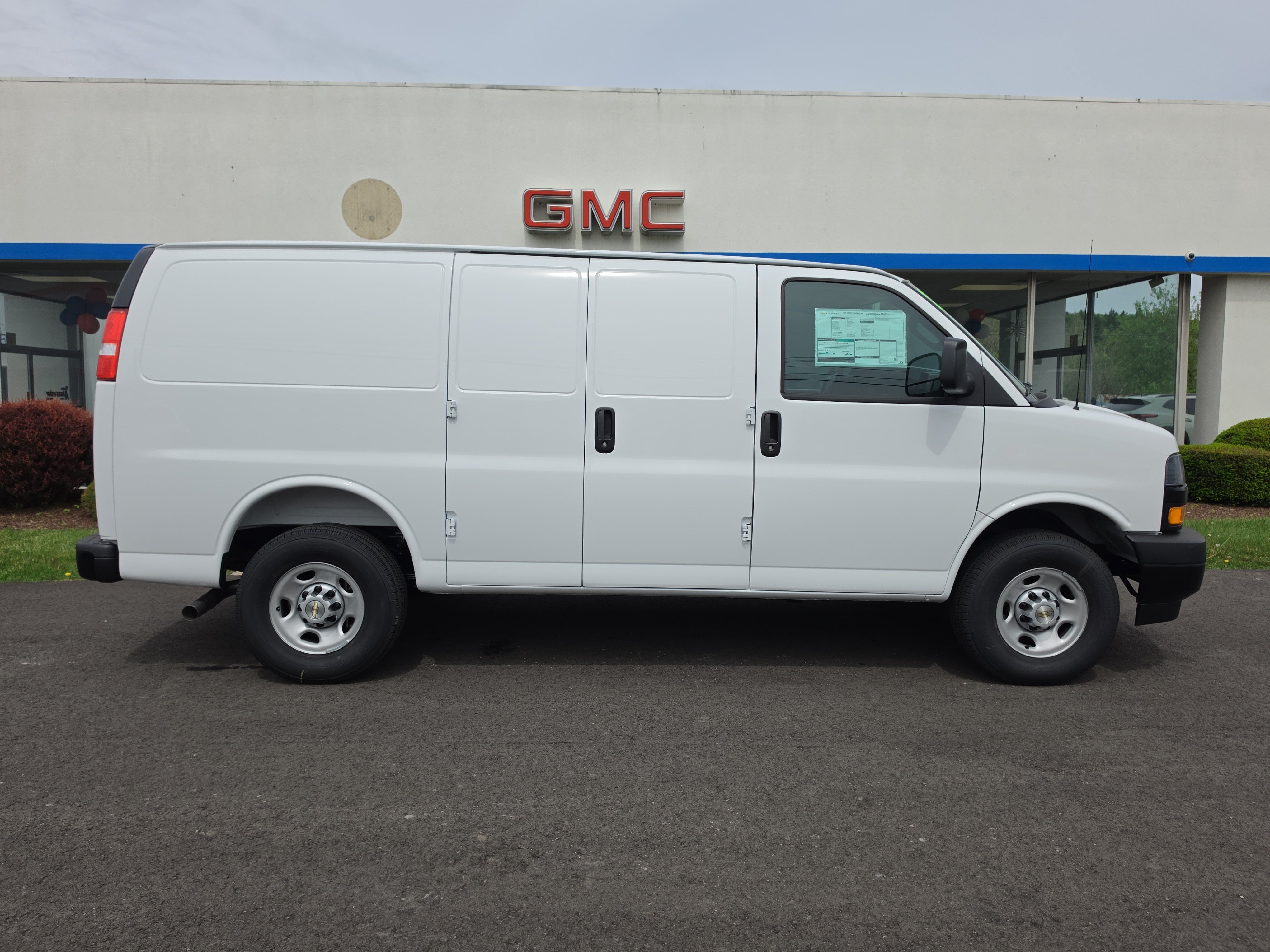 New 2026 Chevrolet Express 3500 RWD video 2