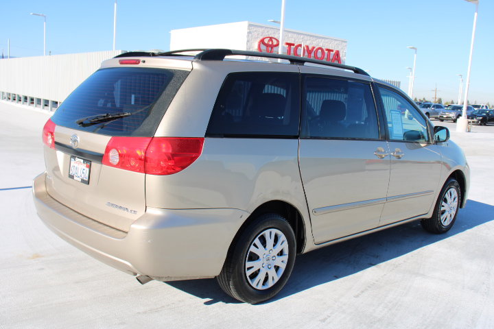 Used 2008 Toyota Sienna CE image 3