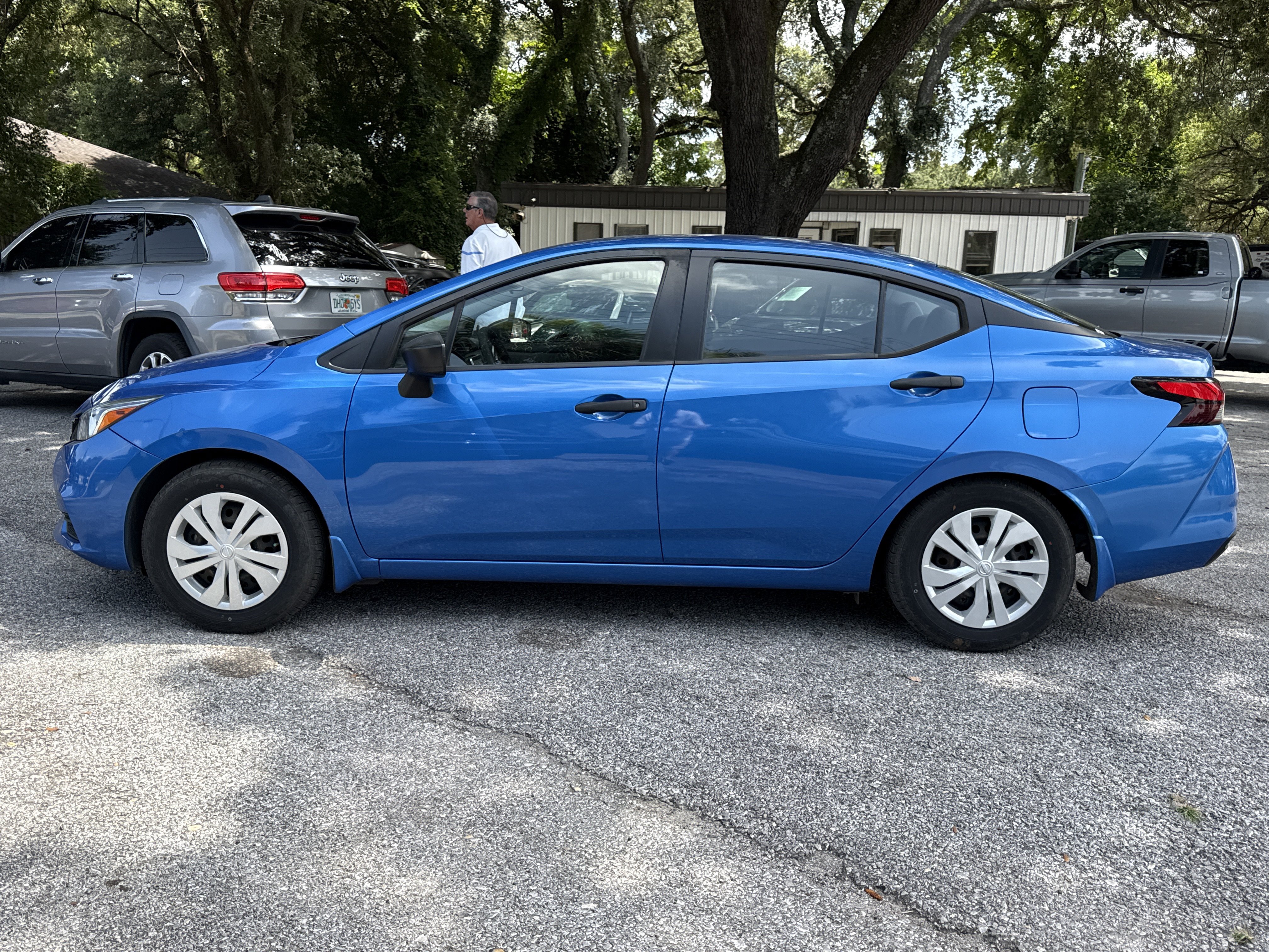 Used 2021 Nissan Versa S FWD image 2