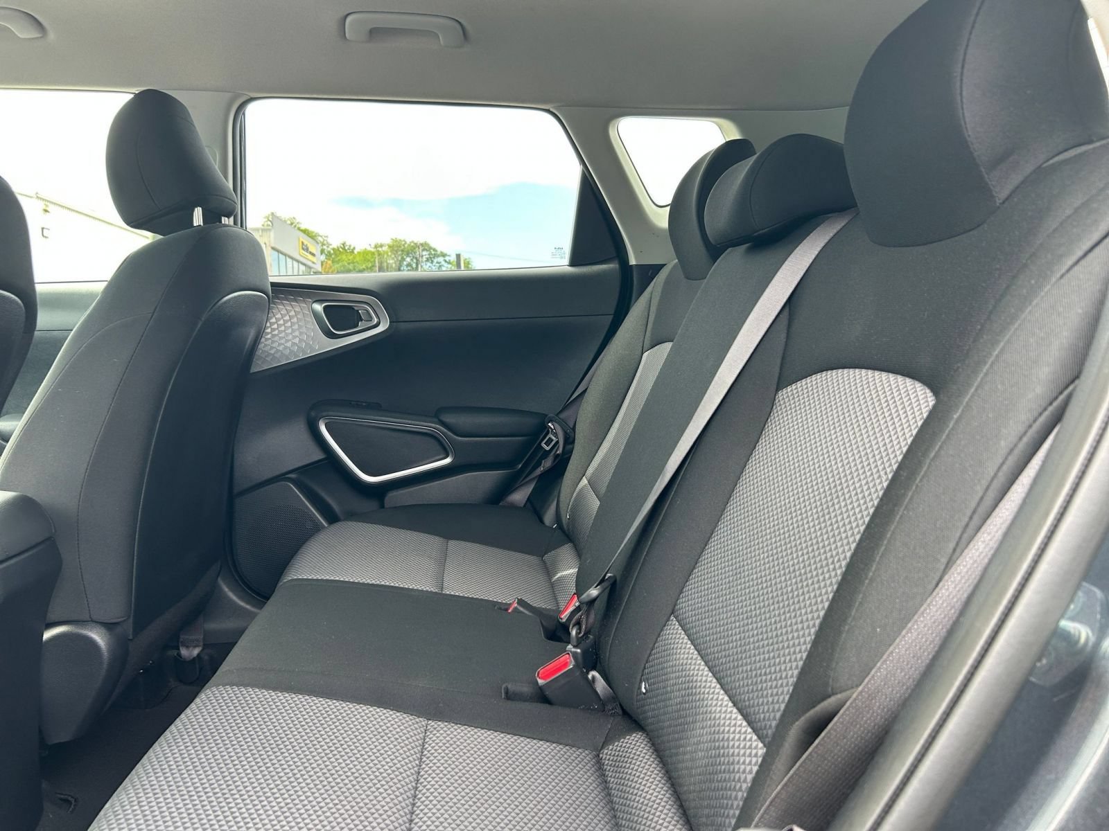 Used 2025 Kia Soul LX w/ LX Technology Package FWD image 20