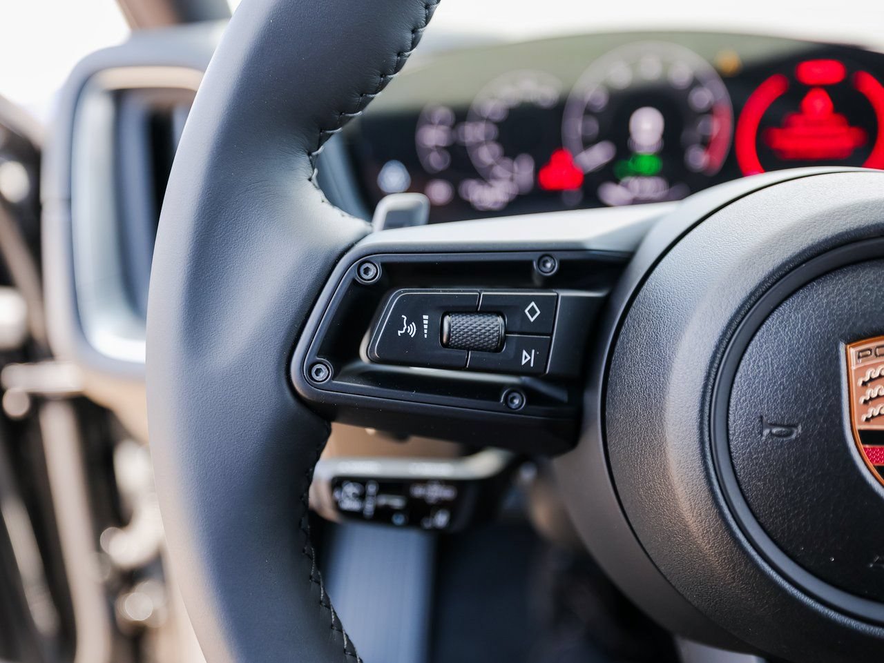 New 2026 Porsche Cayenne E-Hybrid Coupe AWD/4WD image 17