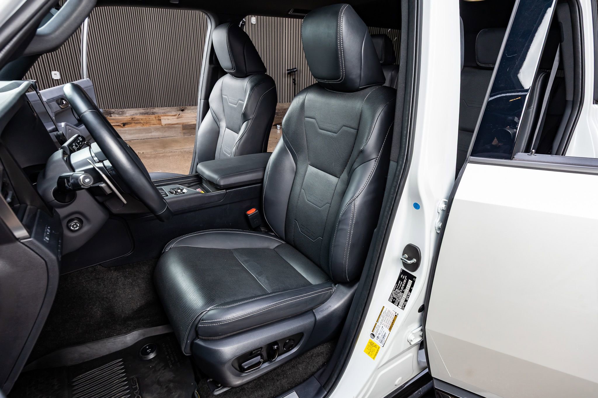 Used 2024 Lexus GX 550 w/ Accessory Package (2T) AWD/4WD image 28