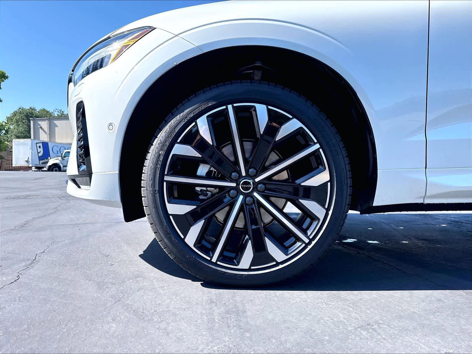 New 2026 Volvo XC60 B5 Ultra w/ Climate Package AWD/4WD image 14