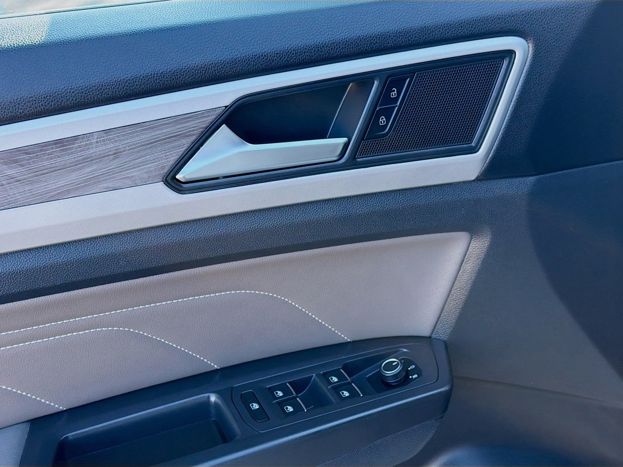 Used 2023 Volkswagen Atlas Cross Sport SE image 16