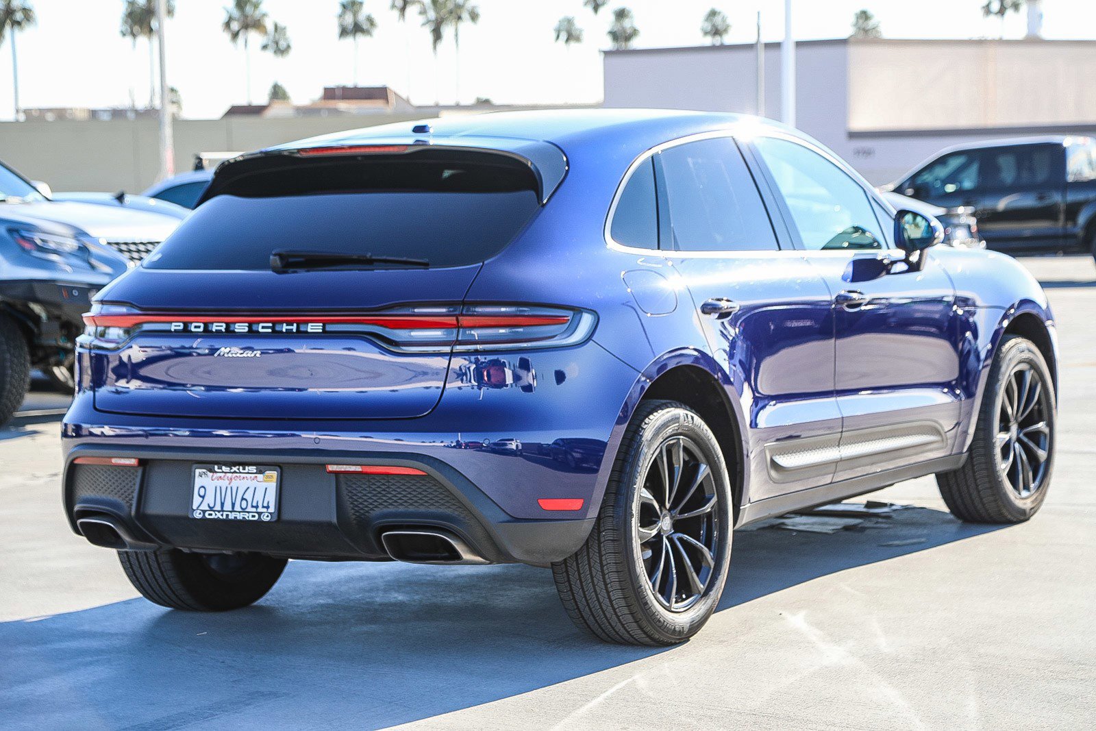 Used 2023 Porsche Macan Base image 7