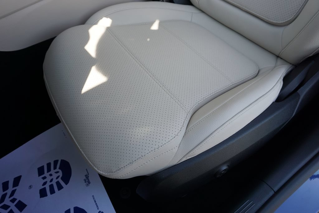 Certified 2025 Mercedes-Benz C 300 Sedan image 41
