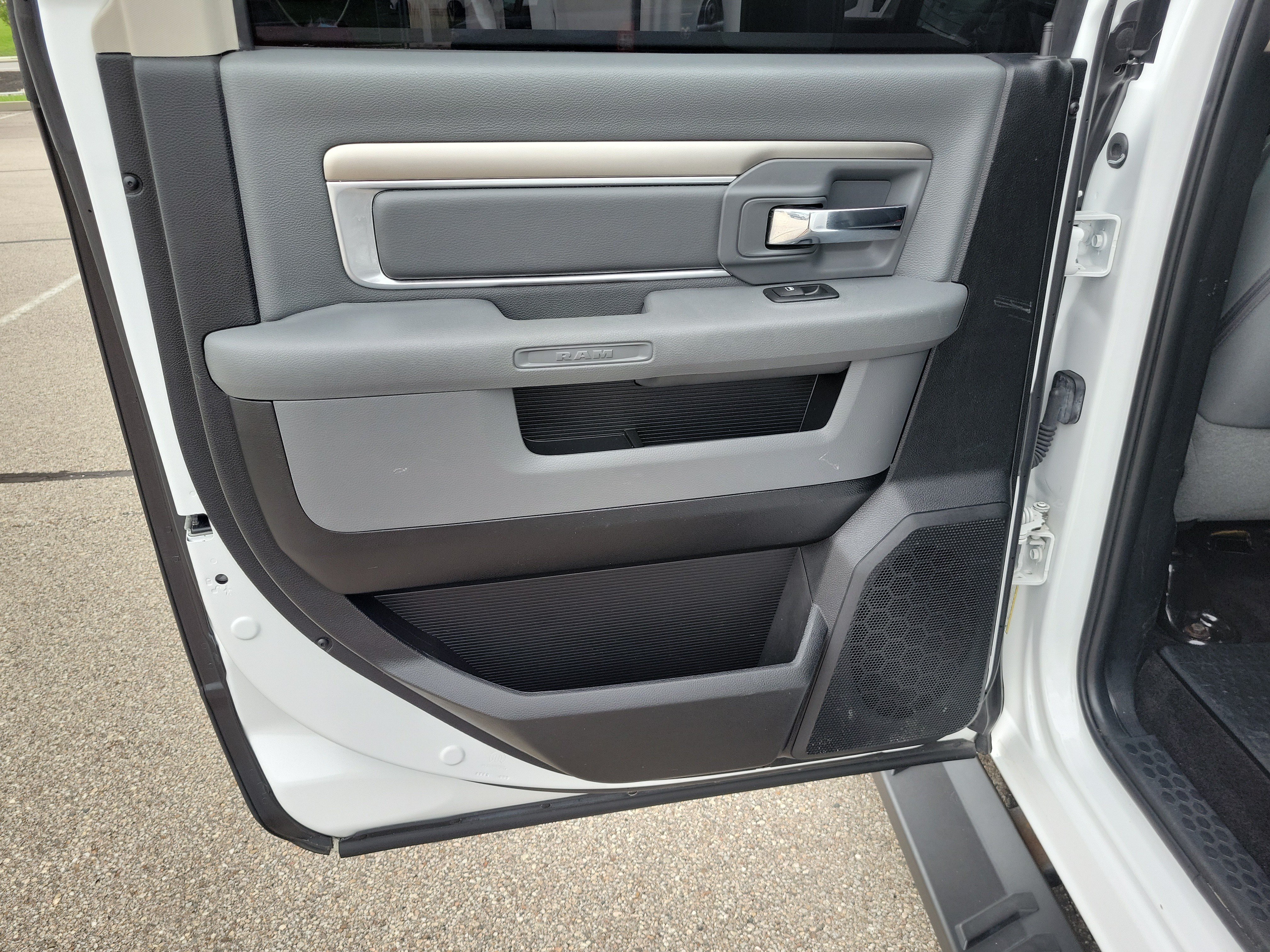 Used 2016 RAM 1500 Outdoorsman AWD/4WD image 13