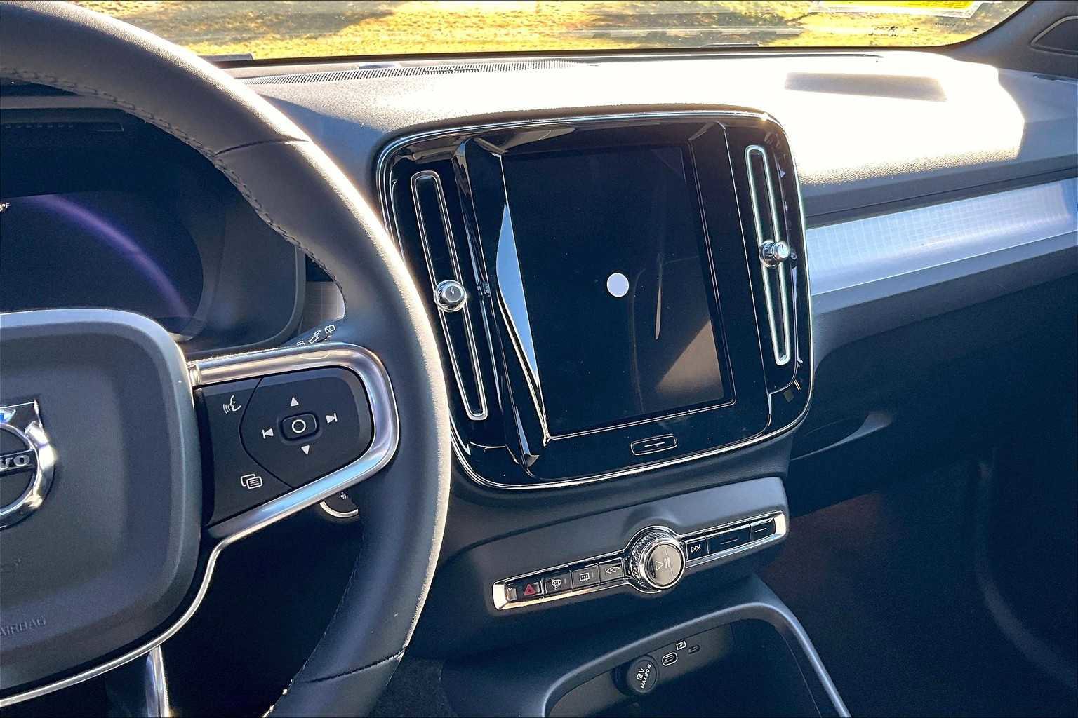 New 2026 Volvo XC40 B5 Ultra w/ Protection Package Premier image 8