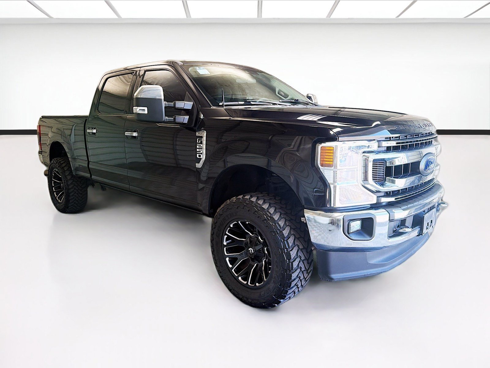 Used 2020 Ford F250 XLT w/ XLT Premium Package AWD/4WD image 3
