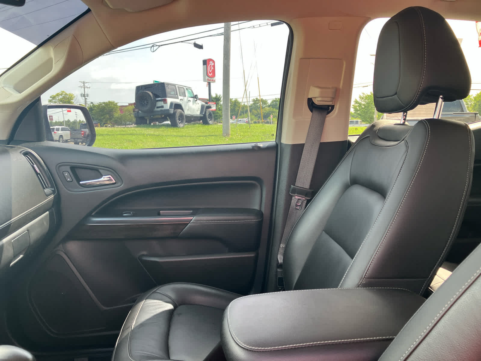Used 2022 GMC Canyon Elevation w/ Elevation Premium Package AWD/4WD image 10