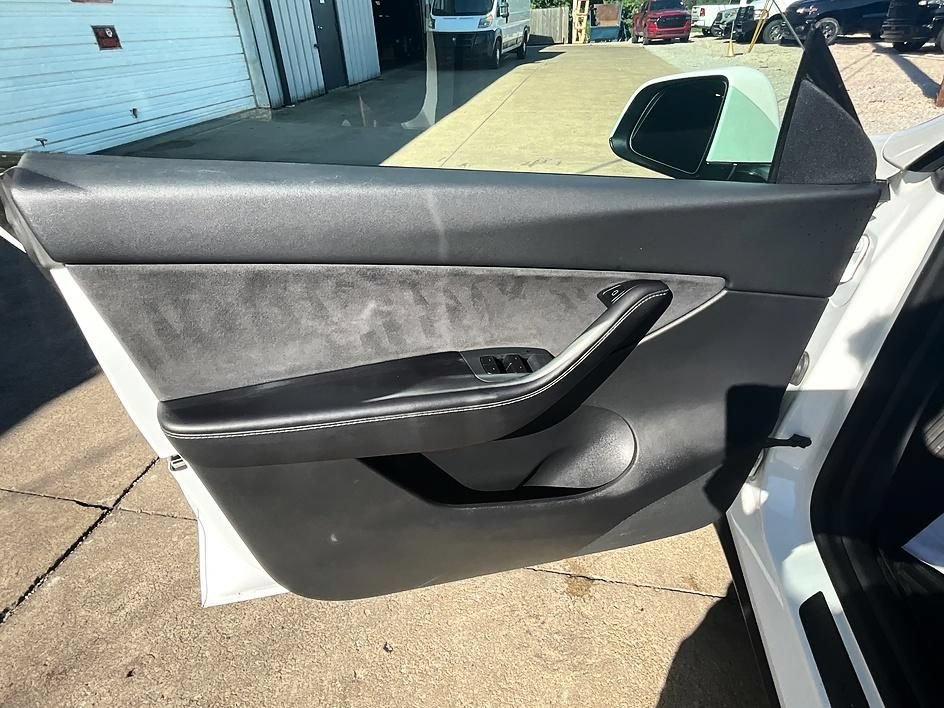 Used 2021 Tesla Model Y Long Range AWD/4WD image 11