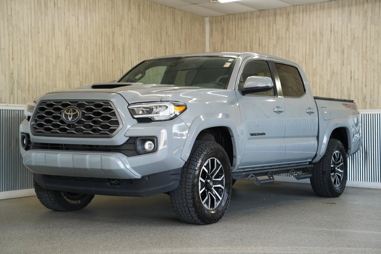 Used 2021 Toyota Tacoma TRD Sport w/ TRD Premium Sport Package AWD/4WD image 4