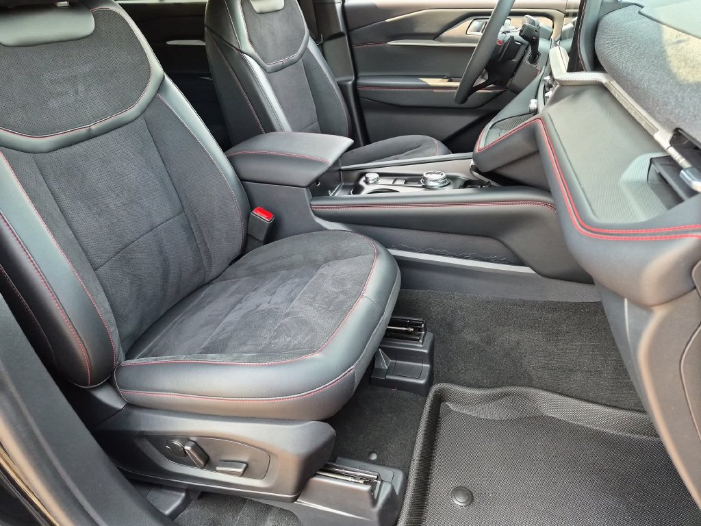 Certified 2025 Ford Explorer ST AWD/4WD image 43