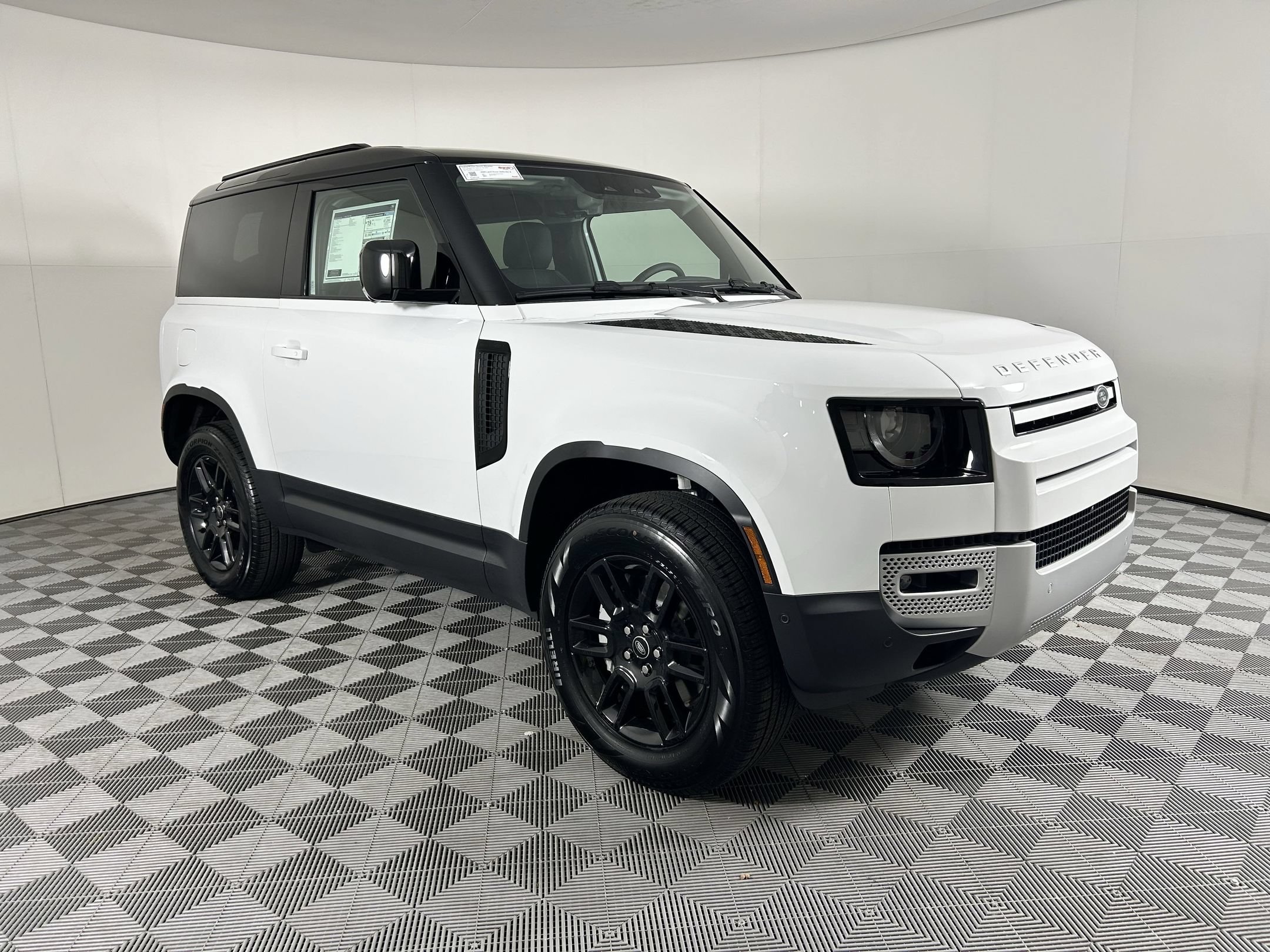 Used 2025 Land Rover Defender 90 S AWD/4WD image 5